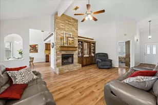 1104 Tipperary Ave, Friendswood, TX 77546 - Photo 4