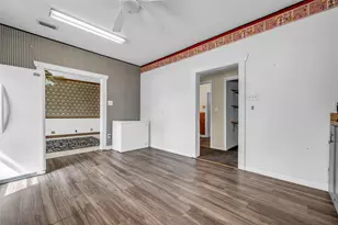 730 S Holmes St, La Porte, TX 77571 - Photo 18