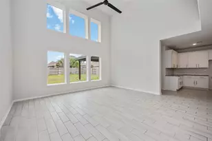 13010 Oleander Bay Ln, Texas City, TX 77568 - Photo 4