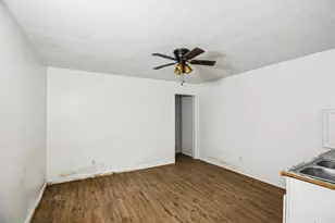 242 Bishop, Livingston, TX 77351 - Photo 4