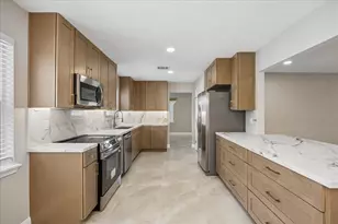 1802 San Sebastian Ln, Houston, TX 77058 - Photo 2