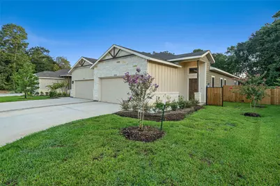 202 Oakcrest #A, Conroe, TX 77304 - Photo 2