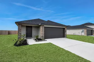 1018 Bluegill Ln, Alvin, TX 77511 - Photo 2
