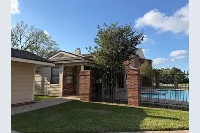 2501 Gulf Freeway #4A, Dickinson, TX 77539 - Photo 1