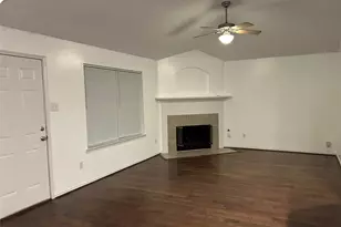 4702 Buescher Ct, Pearland, TX 77584 - Photo 2