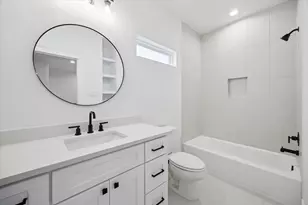 308 E 28th St, Houston, TX 77008 - Photo 12