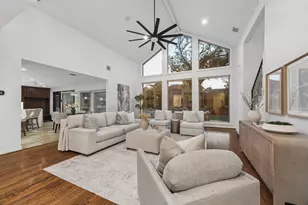 8321 Burkhart Ct, Houston, TX 77055 - Photo 2