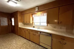 1902 Gillette St, Baytown, TX 77520 - Photo 16