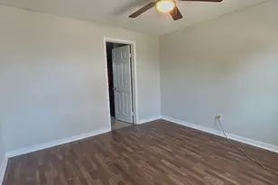 727 W 6th St, Freeport, TX 77541 - Photo 8