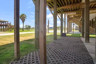 933 Magnolia Ln, Port Bolivar, TX 77650 - Photo 32