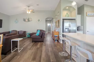 933 Magnolia Ln, Port Bolivar, TX 77650 - Photo 8