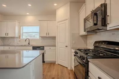 114 Sage Pass, Bastrop, TX 78602 - Photo 6