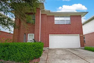 13915 Maleewan Ln, Sugar Land, TX 77498 - Photo 2