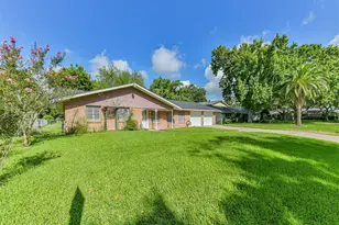 1904 Amy Dr, Baytown, TX 77520 - Photo 2