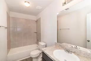 8618 Middleton Oaks Cir, Houston, TX 77028 - Photo 10
