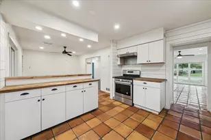 7262 Roos Rd, Houston, TX 77074 - Photo 14