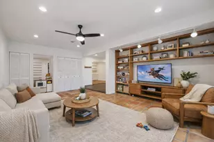 7262 Roos Rd, Houston, TX 77074 - Photo 2