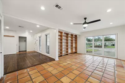 7262 Roos Road, Houston, TX 77074 - Photo 12