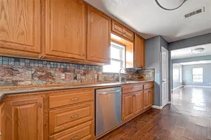 1402 51st St, Galveston, TX 77551 - Photo 18