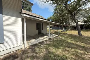 715 Anderson St, Schulenburg, TX 78956 - Photo 2