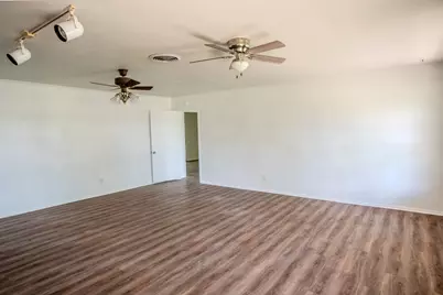212 Avenue B, Brazoria, TX 77422 - Photo 16