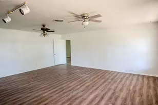 212 Avenue B, Brazoria, TX 77422 - Photo 16
