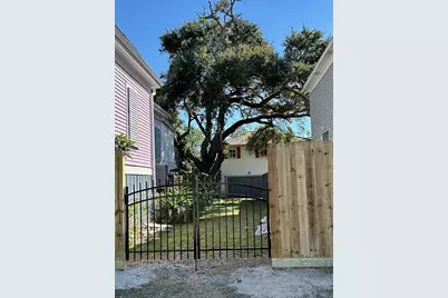 1009 Sealy Street, Galveston, TX 77550 - Photo 1