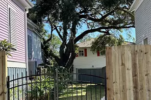 1009 Sealy St, Galveston, TX 77550 - Photo 1