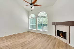 22 Queenscliff Circle, The Woodlands, TX 77382 - Photo 2