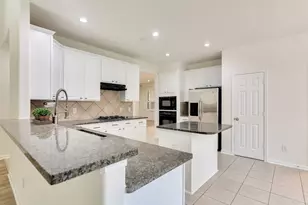22 Queenscliff Circle, The Woodlands, TX 77382 - Photo 4