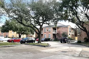 2255 Braeswood Park Dr, Houston, TX 77030 - Photo 2