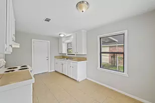 1718 Miami Rd, Pasadena, TX 77502 - Photo 4