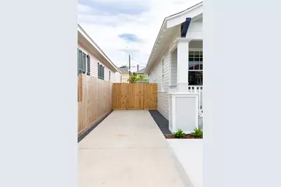 3209 Avenue P 1/2, Galveston, TX 77550 - Photo 36