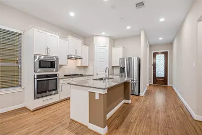 10408 Quiet Courtyard Road, Houston, TX 77043 - Photo 6