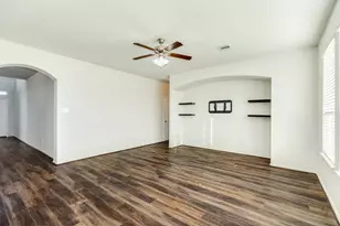 352 Selah Ct, Alvin, TX 77511 - Photo 8