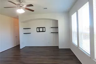 352 Selah Ct, Alvin, TX 77511 - Photo 4