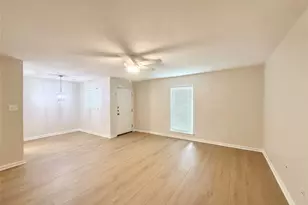 130 Oyster Creek Dr, Lake Jackson, TX 77566 - Photo 4