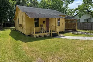 606 E 42nd St, Houston, TX 77022 - Photo 2