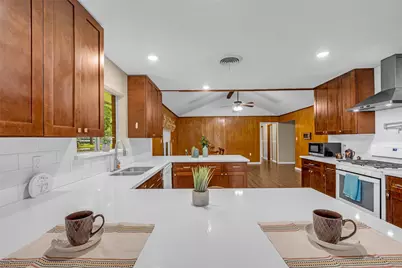 205 N 8th Street, Highlands, TX 77562 - Photo 8