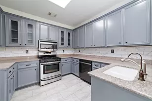 1408 S Friendswood Dr, Friendswood, TX 77546 - Photo 6