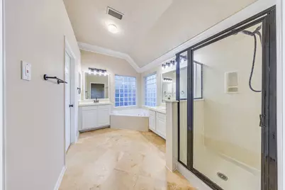 9103 Eaglecove Drive, Houston, TX 77064 - Photo 12