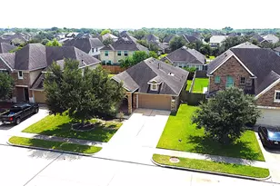 1205 Quarterhorse Dr, Alvin, TX 77511 - Photo 2