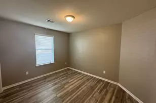 1205 Quarterhorse Dr, Alvin, TX 77511 - Photo 32
