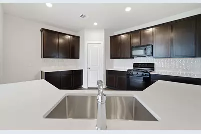 7702 Jade Crest Drive, Angleton, TX 77515 - Photo 10