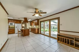 6637 Merry Ln, Houston, TX 77023 - Photo 10