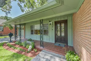 6637 Merry Ln, Houston, TX 77023 - Photo 2