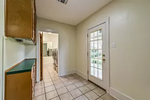 6637 Merry Ln, Houston, TX 77023 - Photo 16