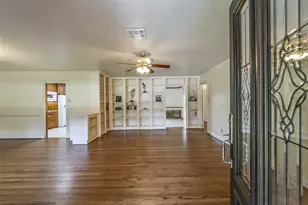 6637 Merry Ln, Houston, TX 77023 - Photo 6