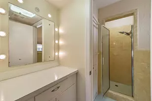 6637 Merry Ln, Houston, TX 77023 - Photo 24