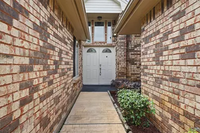 3206 N Peach Hollow Circle, Pearland, TX 77584 - Photo 4